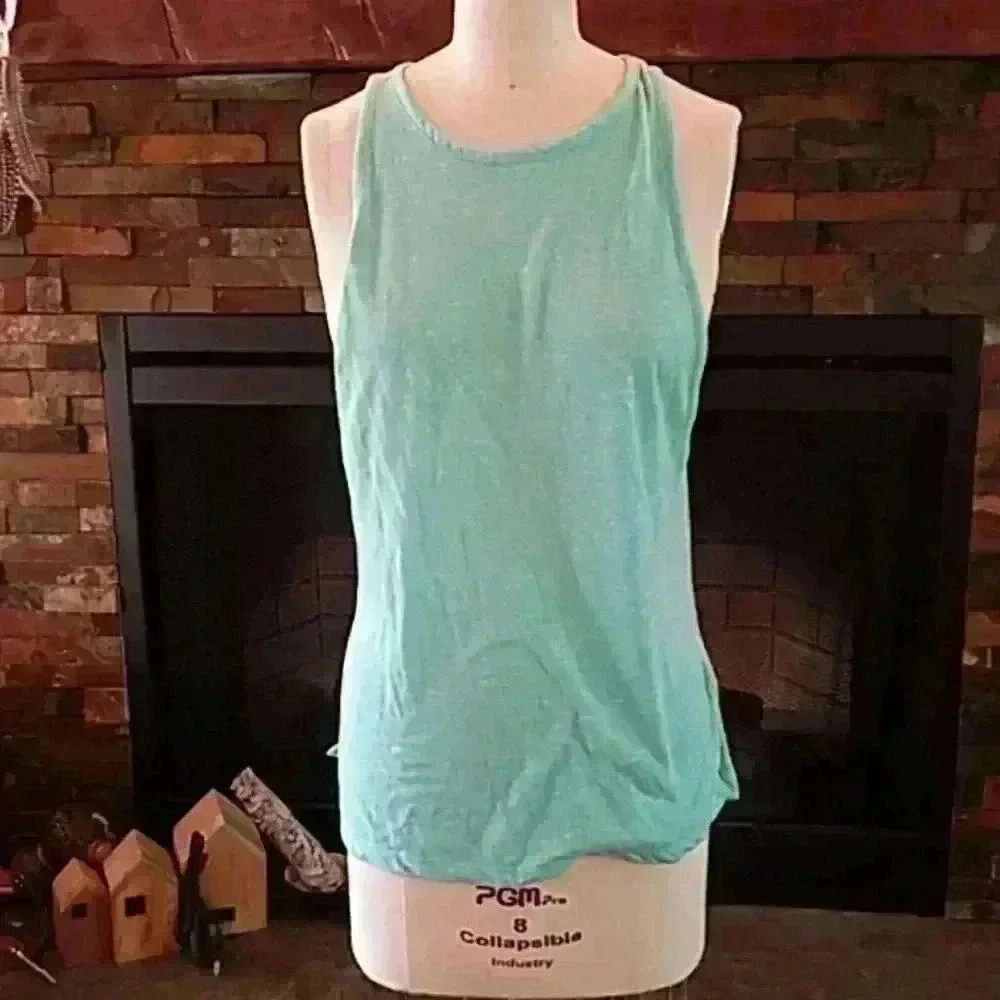 Sport tank top.